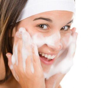 فوم پاک کننده آرایش صورت سرانزا مناسب پوست چرب و آکنه حجم 150 میلی لیتر